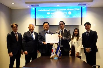 Meeting with the Ambassador of El Salvador to Korea